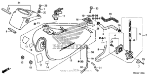 VT750CA Топливный бак
