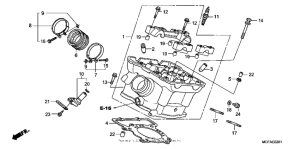 RVT1000R Задняя головка цилиндров